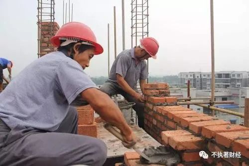 民工一天能赚三四百,为何最终难逃贫穷?